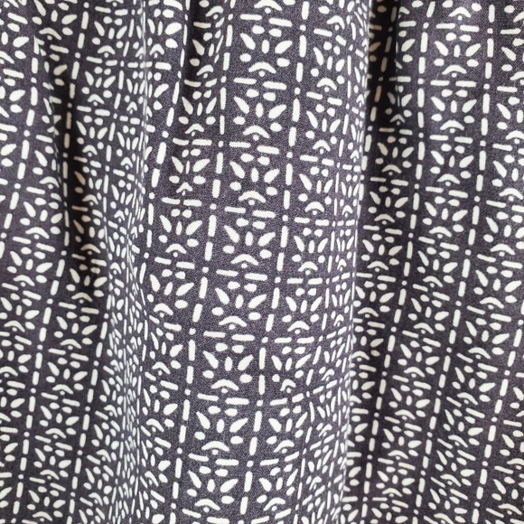 AMERICAN Eagle XS Pull on Shorts Black & white print‎ Ruffled trim - Picture 9 of 9